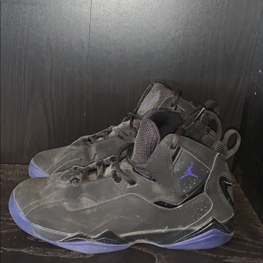 Jordan flight black and purple